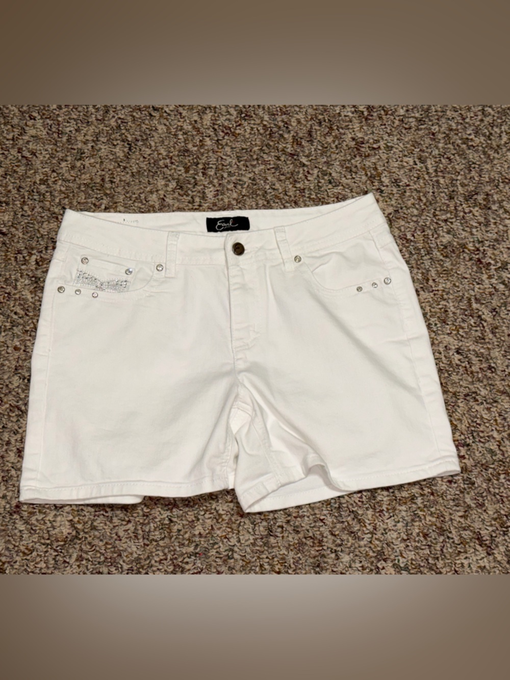 Women's size 12 Earl Jeans White Women's Denim Shorts with Stud Detail‎